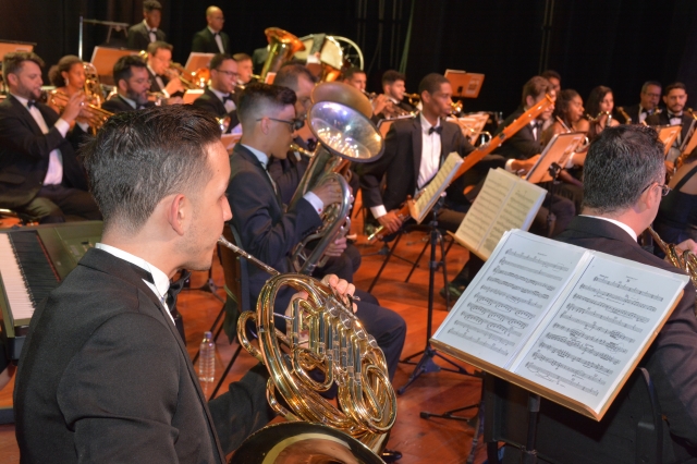 Orquestra se apresenta com músicos de renome internacional na quinta-feira, 29