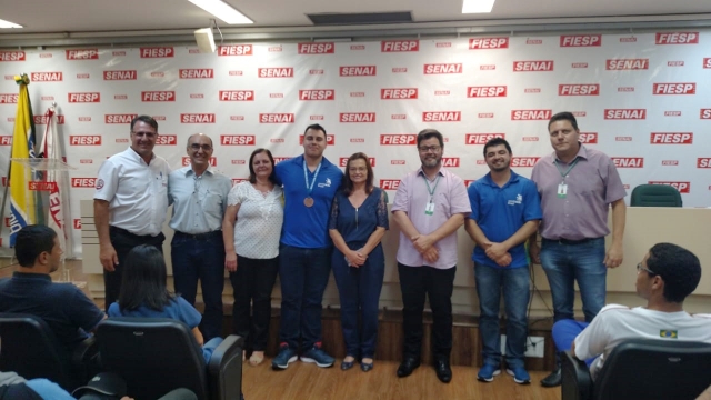 Prado durante o encontro com o aluno do SENAI Lucas Planas Carneiro