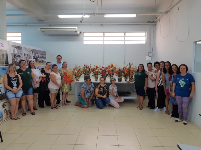 A vice-prefeita Cintia Duarte e o secretário André Sasso estiveram no encerramento do curso