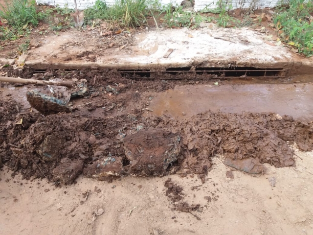 No Distrito Empresarial foi realizada a limpeza de bocas de lobo e galerias