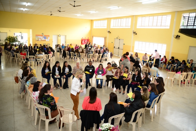 Participantes debatem eixos temáticos nos grupos de trabalho durante a Conferência Municipal de Assistência Social