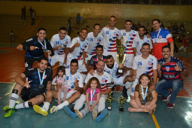 Jogadores do ACF comemoram primeiro título da equipe formada em 2018