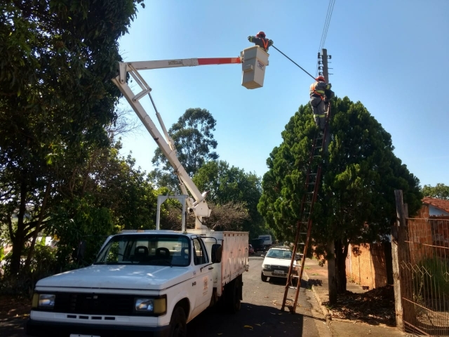 No trabalho concluído na segunda-feira, 14, a Prefeitura substituiu 53 conjuntos de iluminação