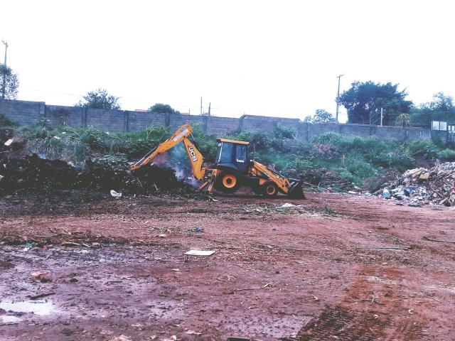 Equipes do Meio Ambiente removem entulhos do Ecoponto do bairro Cecap periodicamente