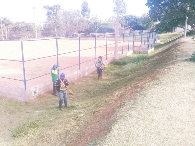 Campo de futebol society da Cecap também recebeu os cuidados do Meio Ambiente