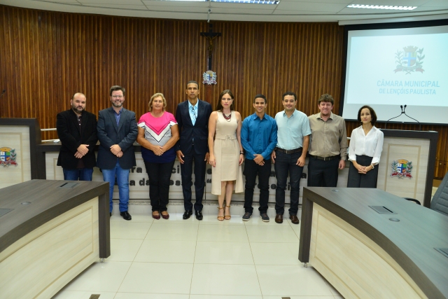 Novos membros do Conselho Tutelar foram empossados em cerimônia realizada na Câmara Municipal