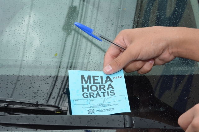 Cartão azul identifica meia hora grátis