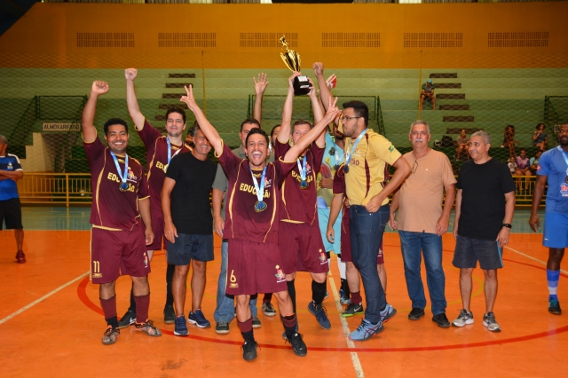Atletas da Educação comemoram título conquistado no sábado, 25