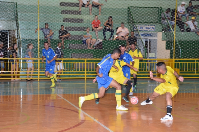 UME Lençóis (uniforme azul) conquistou o título da Copa Lençóis - Série A em 2019