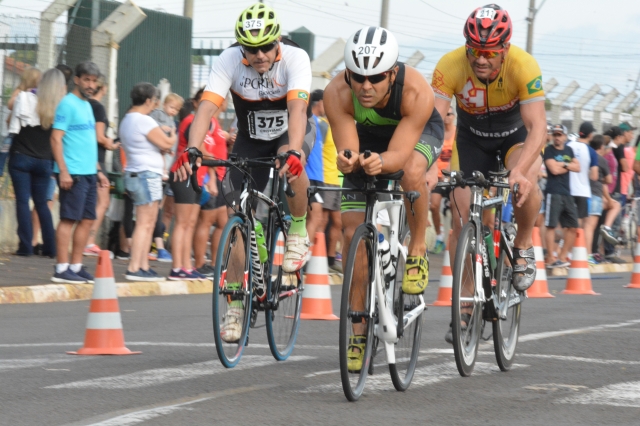 Ciclismo é umdas das provas que contemplam a Copa Interior de Triathlon