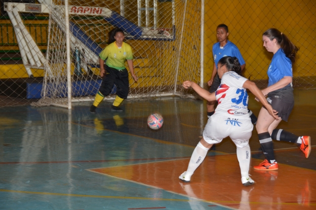 ACF (uniforme branco) fecha a semifinal com a equpe do Unidas pela FUT