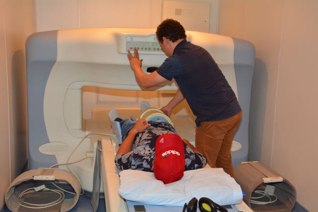 Paciente realiza ressonância do joelho em serviço contratado pela Prefeitura; pacientes que estão na fila, devem aguardar o contato da Secretaria de Saúde de Lençóis