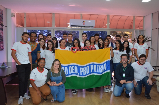 Alunos da Escola Vera Braga durante encontro com o prefeito Prado nesta quarta-feira, 11