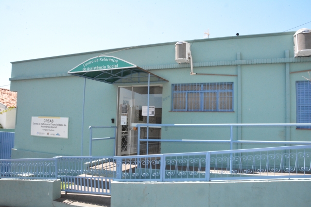 Sede do CREAS no centro, é um dos equipamentos sociais que mantém atendimentos pelo telefone