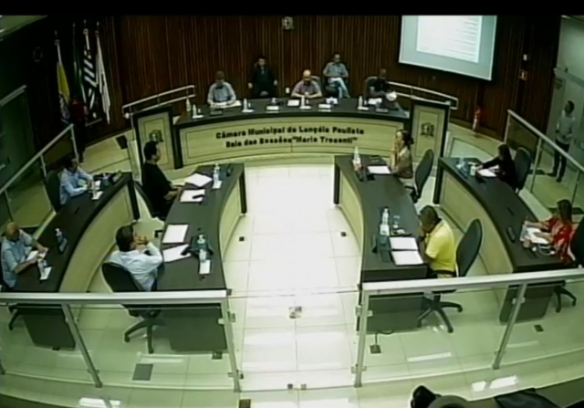 Reprodução da transmissão da sessão extraordinária da Câmara Muncipal, realizada no domingo, 29