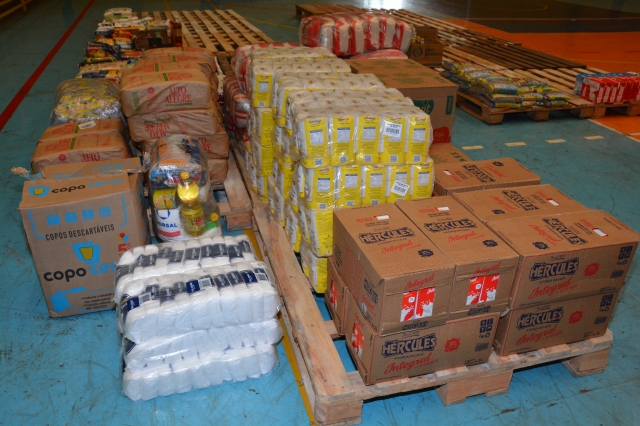 Generos alimentícios doados pelo Jaú Serve serão utilizados para montagem de cestas que compõe o KIT Alimentação