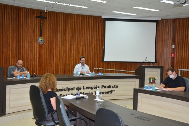 Prado, Nardeli, Meiri e Dr. Celso durante coletiva de imprensa