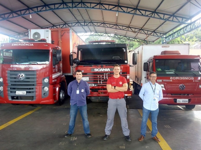 Da esquerda para a direita, Sidney Aguiar, 1º Tenente PM Borin, comandante regional da REPDEC 17 e o diretor do SAAE, Evandro Dalbem