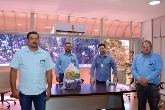 Prado com os empresários da ACS Montagem Industrial durante encontro no gabinete nesta quinta-feira, 24