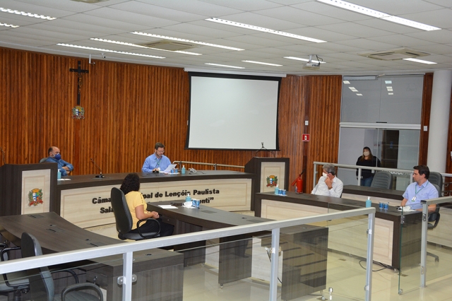 Prado, Nardeli, Ricardo Conti, João Dutra e Adriana em coletiva de imprensa