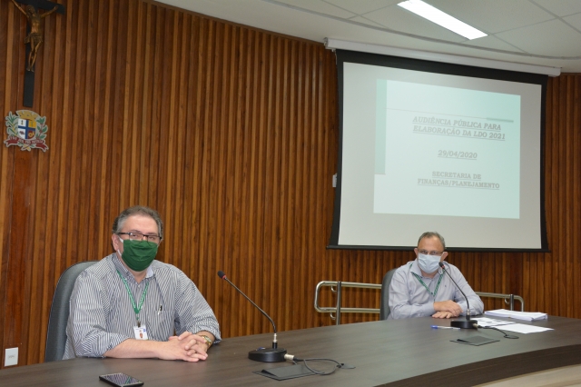 Audiência Pública foi realizada na Câmara e transmitida pelo facebook da Prefeitura