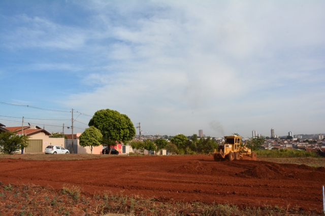 Máquinas da Prefeitura iniciaram a semana realizando a preparação da área