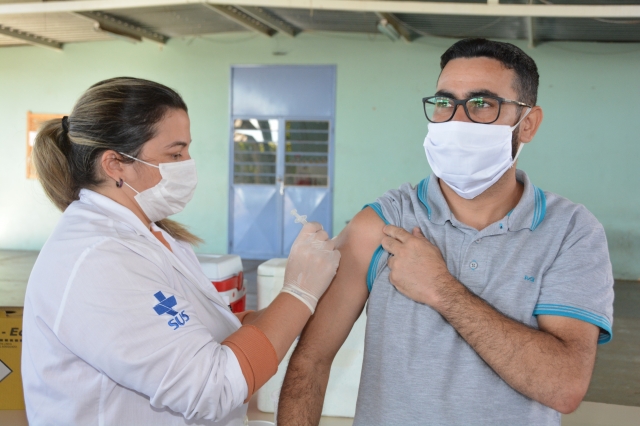 Sequência da vacinação vai imunizar professores das Redes Pública e Particular de Ensino
