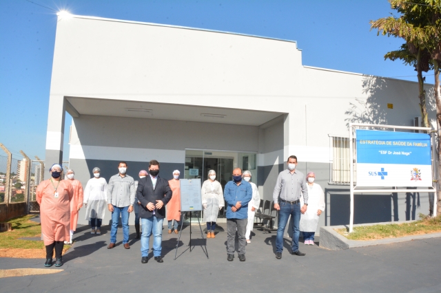 Prefeito Prado esteve na unidade para formalizar a entrega das obras de ampliação da ESF