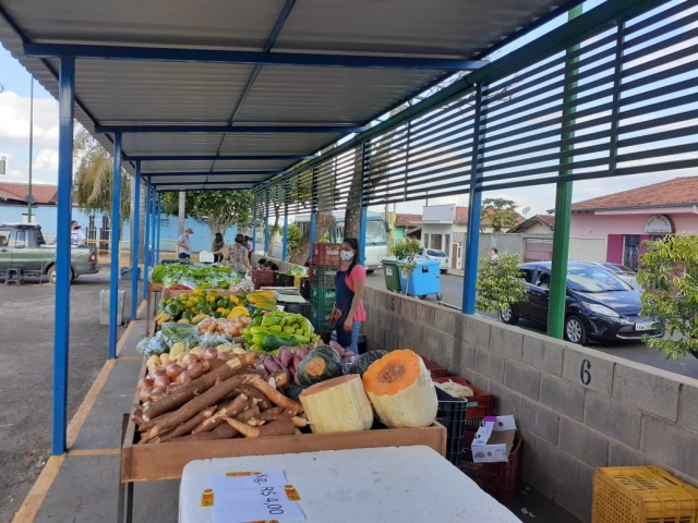 Domingo é o dia de maior movimento no Varejão Dona Nega, no Núcleo Luiz Zillo