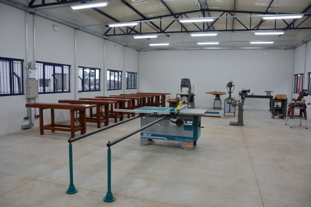 Detalhe das instalações da sala de aula que vai abrigar o curso de marcenaria