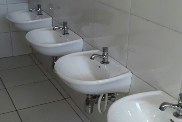 Torneiras com temporizadores na Creche Regina Paula Nicoletti Moretto, Jardim Grajaú