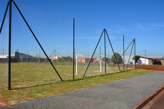 Campo de futebol society atende reivindicação da comunidade do Maria Luíza IV