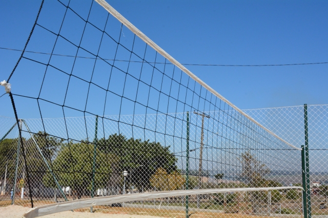 Detalhe da rede da quadra de vôlei de areia entregue nesta semana; após liberação, espaço também será usado para competições oficiais