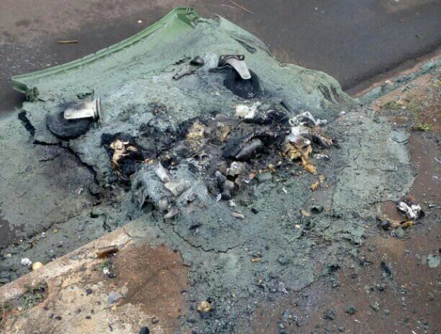 Contentor queimado na Vila Contente