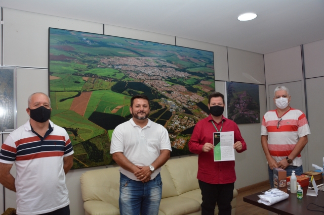 Prefeito Prado durante encontro com os coordenadores nesta segunda, 21