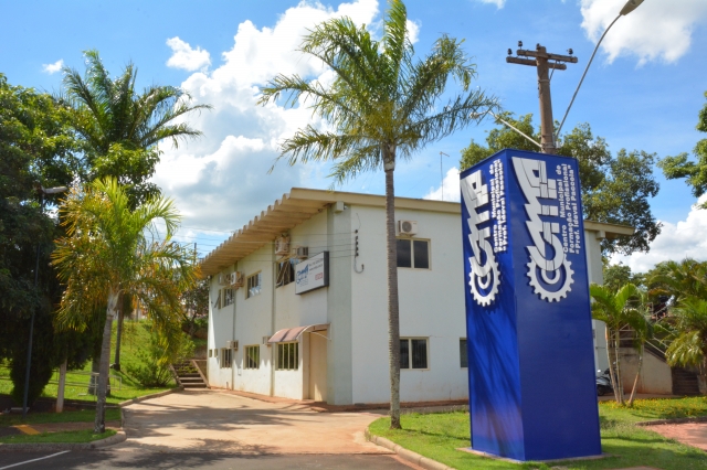 Fachada do Centro Municipal de Formação Profissional prefeito Ideval Paccola