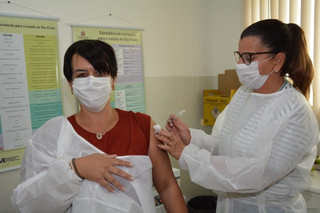 Lote com 680 doses será direcionado aos profissionais que atuam na linha de frente de combate a Covid-19