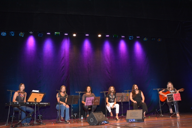 Apresentação do Grupo Rock N' Rose durante as gravações do Lençóis In Live no Teatro Municipal Adélia Lorenzetti na quarta-feira, 3