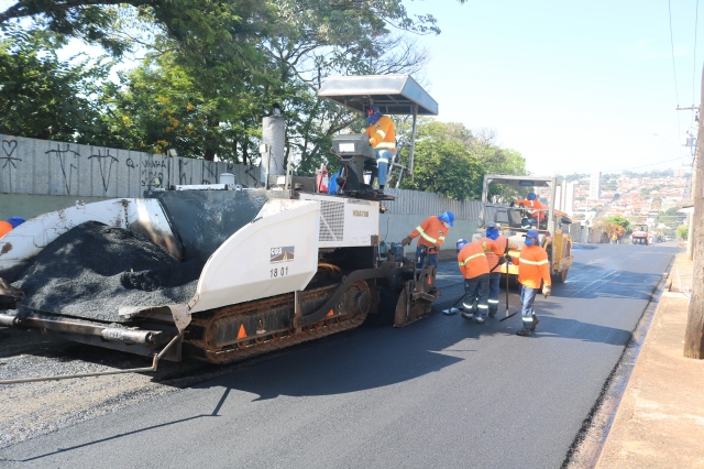 Foram concluídas obras de recape no Jardim Cruzeiro, nas ruas Pernambuco, Pará e Uruguai