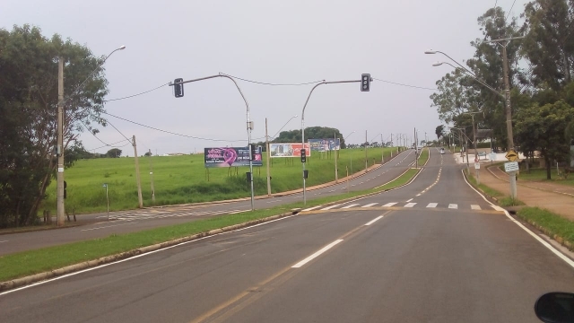 Após ser acionado, pedestres terão 27 segundos para atravessar a avenida