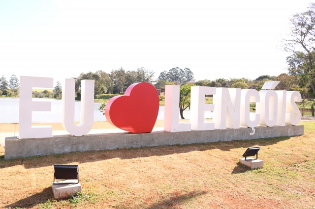 Instalação no Parque do Povo faz menção ao amor do lençoense por sua cidade