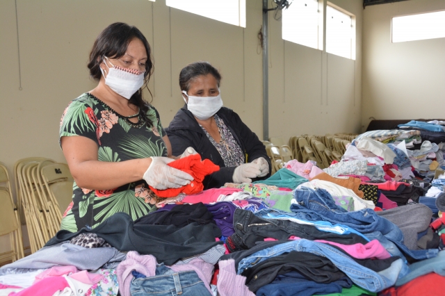 Nesta sexta-feira, 11 de junho, teve distribuição de agasalhos em Alfredo Guedes