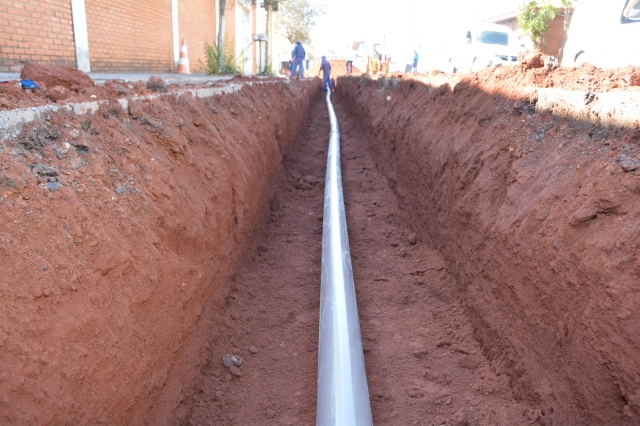 Novos tubos instalados em trecho da Avenida Ubirama possuem diâmetro de 100 mm em PVC
