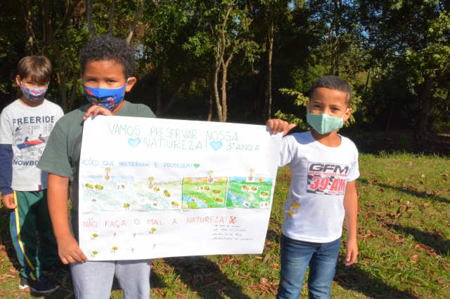 Alunos produziram cartazes e visitaram nascente localizada ao lado da Escola Nelson Brollo