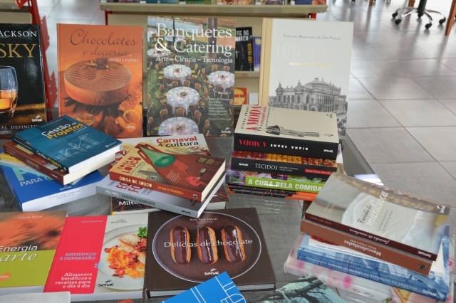 Livros recebidos já foram incorporados ao acervo da BMOL e estão disponíveis para retirada