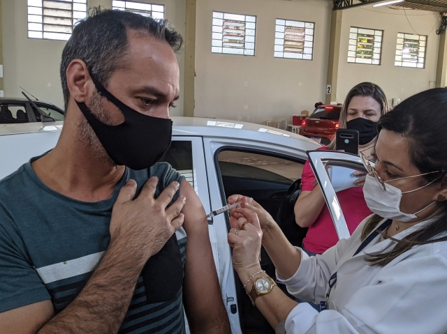 Unidades do Caju e Júlio Ferrari vão vacinar pessoas que não conseguem participar do drive-thru;