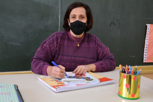 Na foto, a professora de Educação Infantil Elisabete Tonin Valvassori Galassi que leciona na Escola Professora Áurea Damasceno Bernardes (Jardim Ubirama)