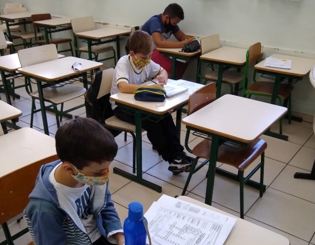 Escolas municipais têm aulas presenciais com 1/3 da capacidade