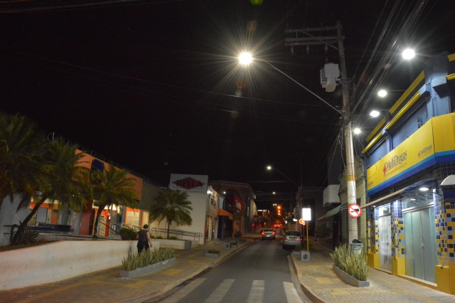 Iluminação na Rua XV de Novembro já conta com lâmpadas de LED