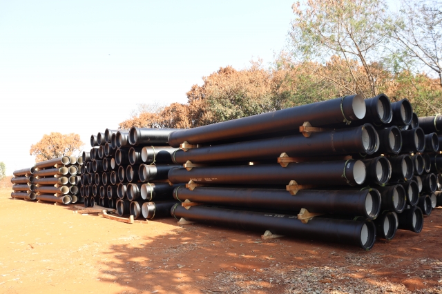 Tubulação para nova rede adutora com quatro quilômetros de comprimento